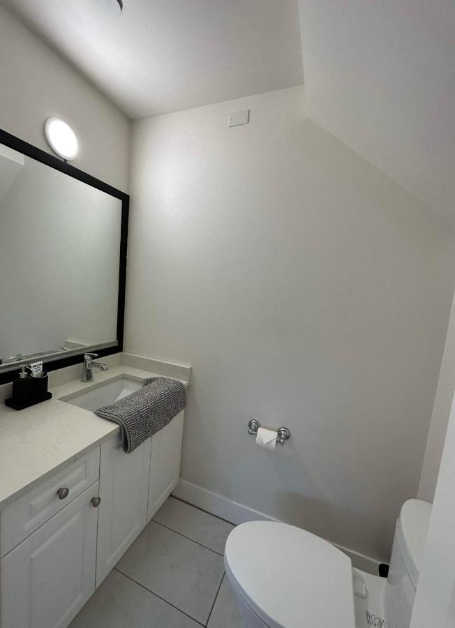 2Br 1.5Ba Full Kitchen Private Guest House - Free Parking - Central Location Ванкувер Екстер'єр фото