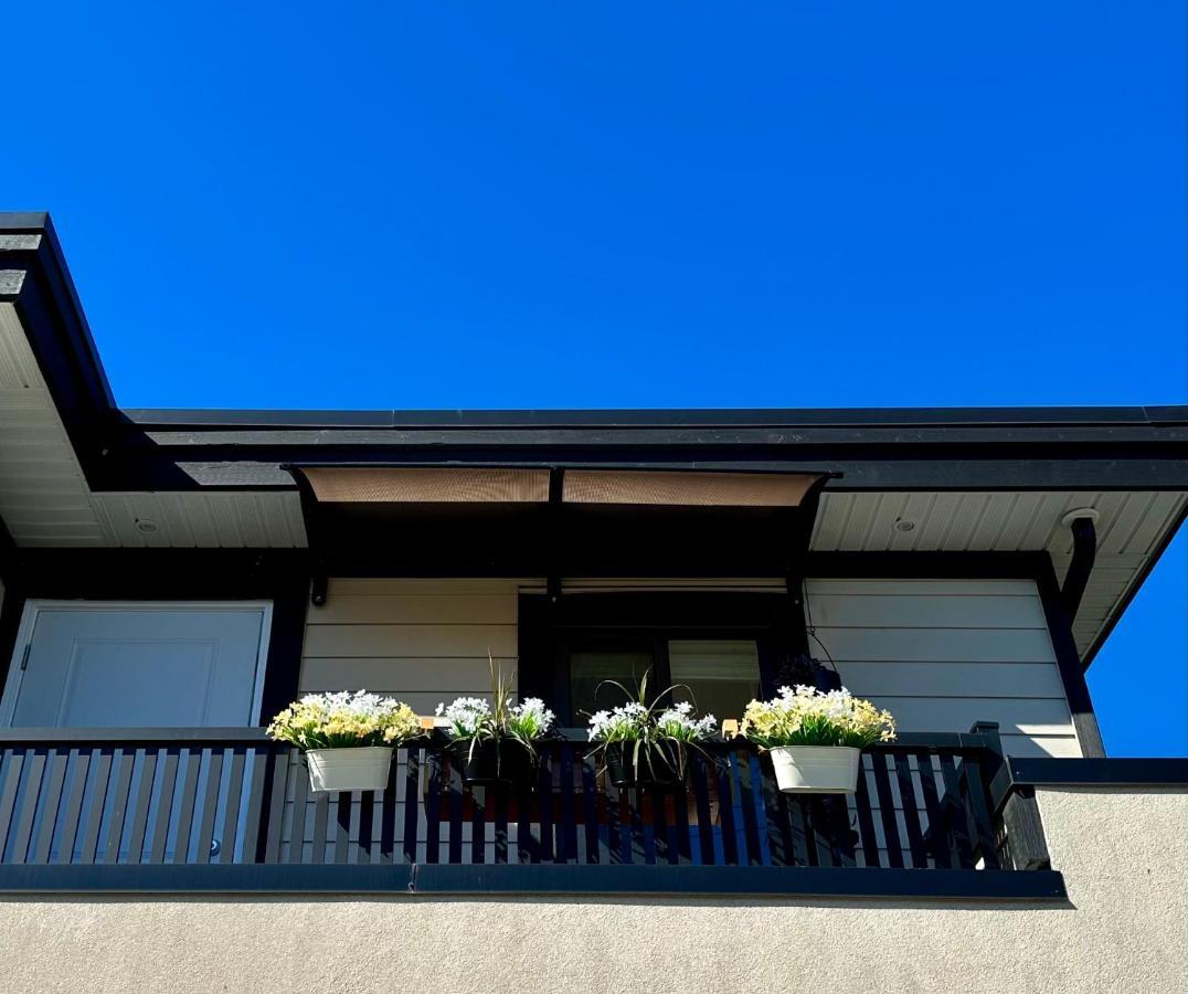 2Br 1.5Ba Full Kitchen Private Guest House - Free Parking - Central Location Ванкувер Екстер'єр фото